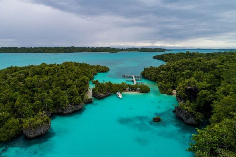Wisata Pulau Bair, Keindahan Pantai Maluku Yang Alami