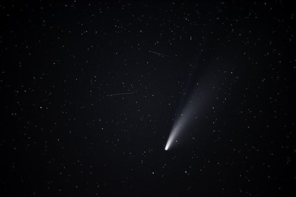 Apa itu Komet? Inilah Pengertian, Ciri, Bagian, Jenis, dan Contohnya