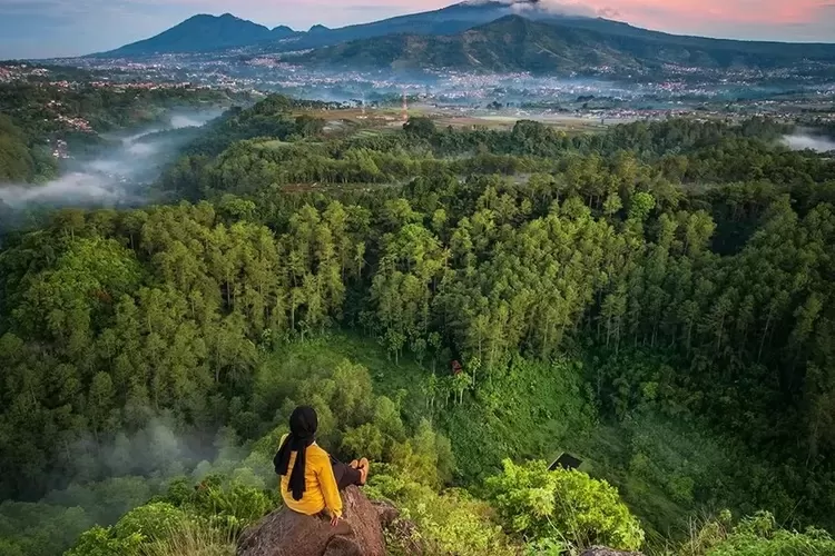 Menikmati Keindahan Spektakuler di Tebing Keraton Bandung