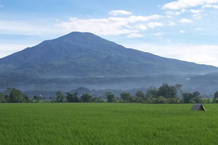 Menikmati Keindahan Alam dan Sejarah Gunung Ciremai Kuningan Jawa Barat
