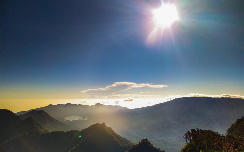 Menikmati Keindahan Gunung Burangrang dan Legenda Asal-usulnya