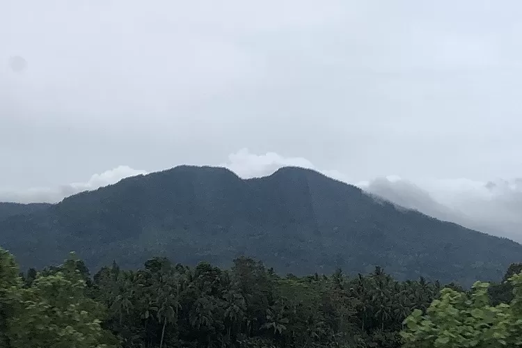 Gunung Rajabasa Lampung: Keindahan dan Misteri Pendakian