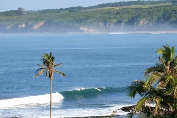 Pantai Pelabuhan Ratu: Keindahan Pantai di Kabupaten Sukabumi