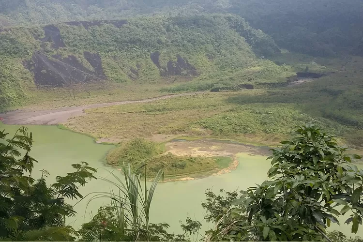 Gunung Galunggung: Sejarah, Fakta, dan Destinasi Wisata Tersembunyi