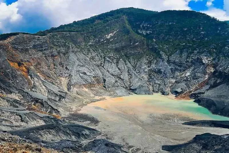 Legenda Tangkuban Perahu: Kisah Tragedi Cinta yang Membuat Gunung Berapi Terkenal