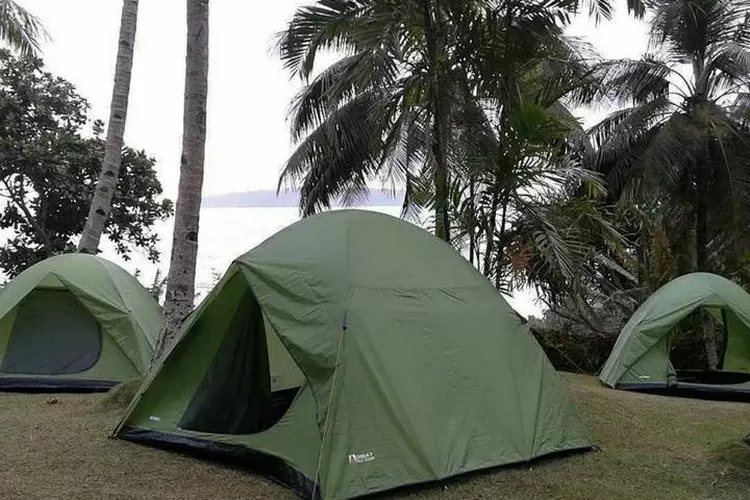 Camping di Pantai Karang Nini: Menikmati Pemandangan Laut yang Indah