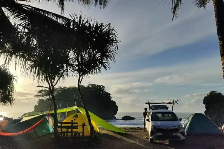 Berkemah di Pinggir Pantai Pangandaran: Pengalaman Unik dengan Pemandangan Indah