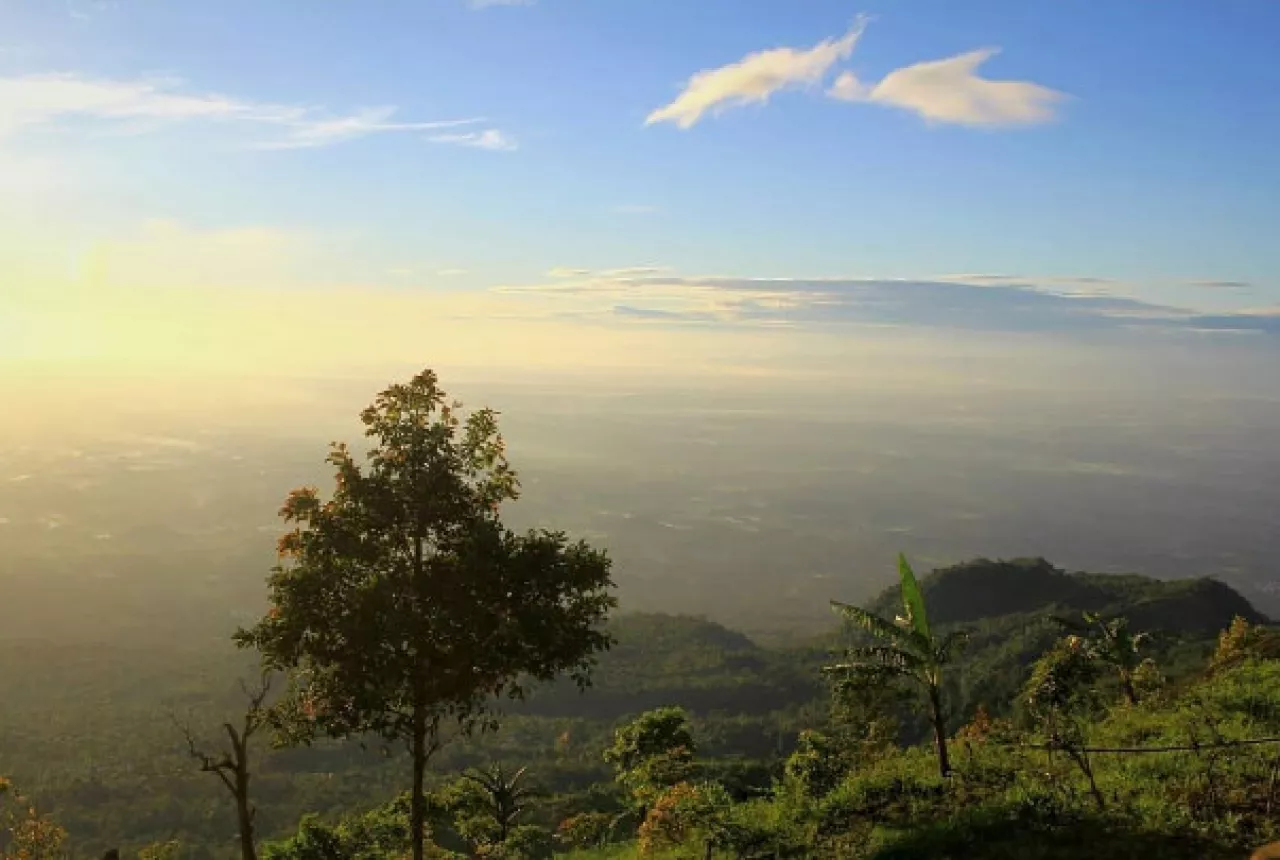 Mengungkap Sejarah dan Keajaiban Mistis Gunung Karang Banten