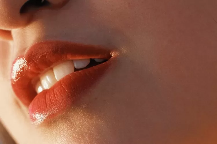 Tips Perawatan Bibir untuk Mendapatkan Warna Merah Merona yang Alami