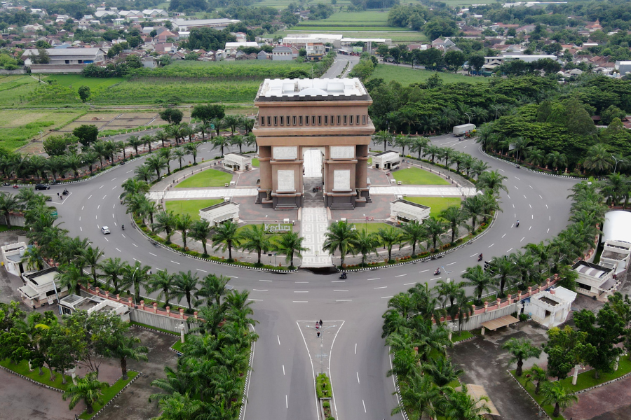 Tempat Nongkrong Terbaru di Kediri: Bandar Waroeng dengan Pemandangan Indah dan Live Music