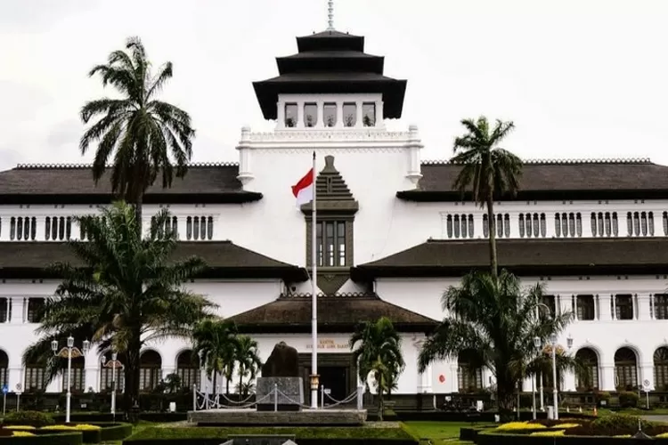Gedung Sate: Bangunan Bersejarah Pusat Pemerintahan Hindia Belanda di Bandung