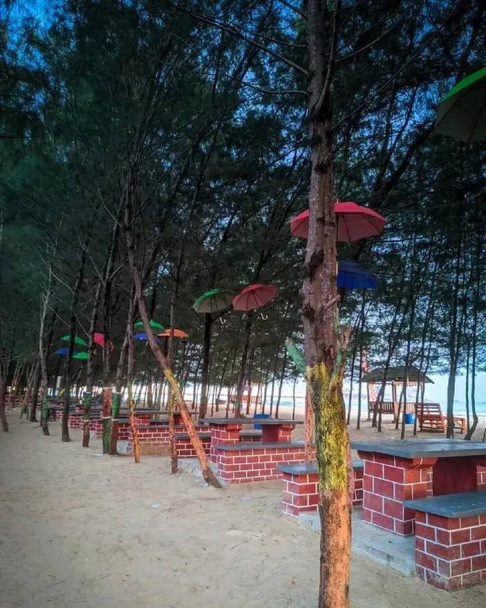 Pantai Semilir Tuban: Menikmati Keindahan Pantai dan Aktivitas Seru